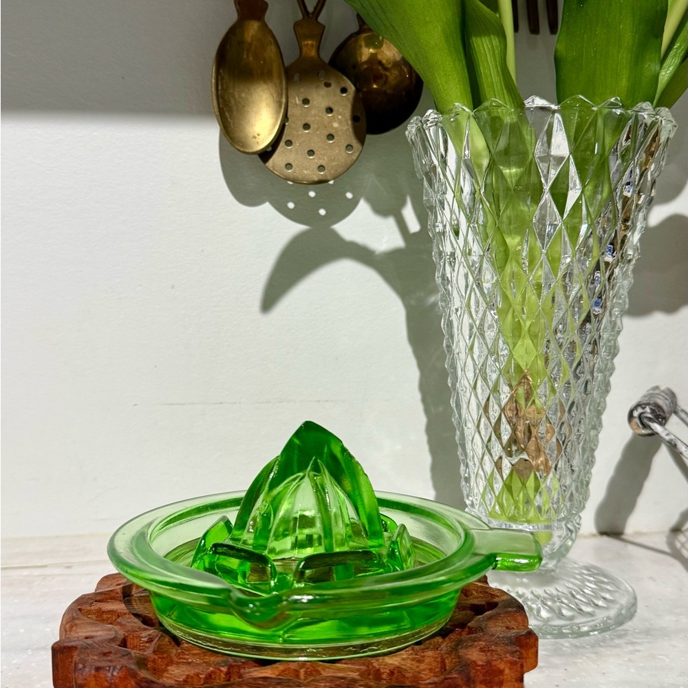 Hazel Atlas Uranium Glass Juicer/citrus reamer